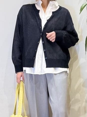 misakiさんの「SHOO･LA･RUE｜【洗濯機可/S-LL】キーネックでお顔周りすっきり ざっくり編みカーディガン」を使ったコーディネート