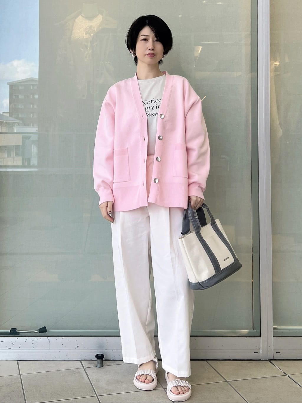 yo-koさんの「OPAQUE.CLIP｜リラクシーロゴプリントTシャツ【洗濯機OK】」を使ったコーディネート