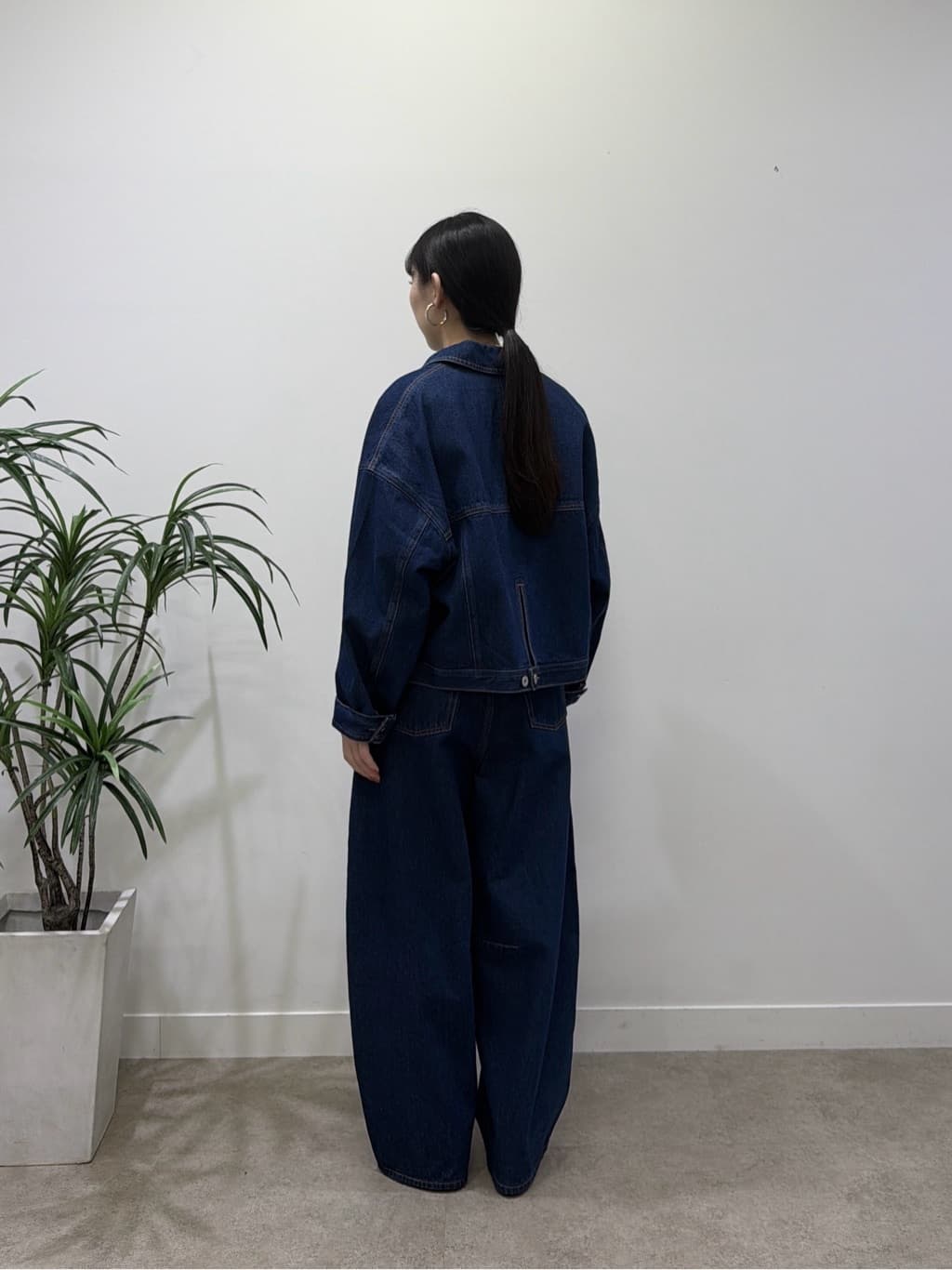 rinaさんの「INDIVI｜ボックスデニムジャケット」を使ったコーディネート