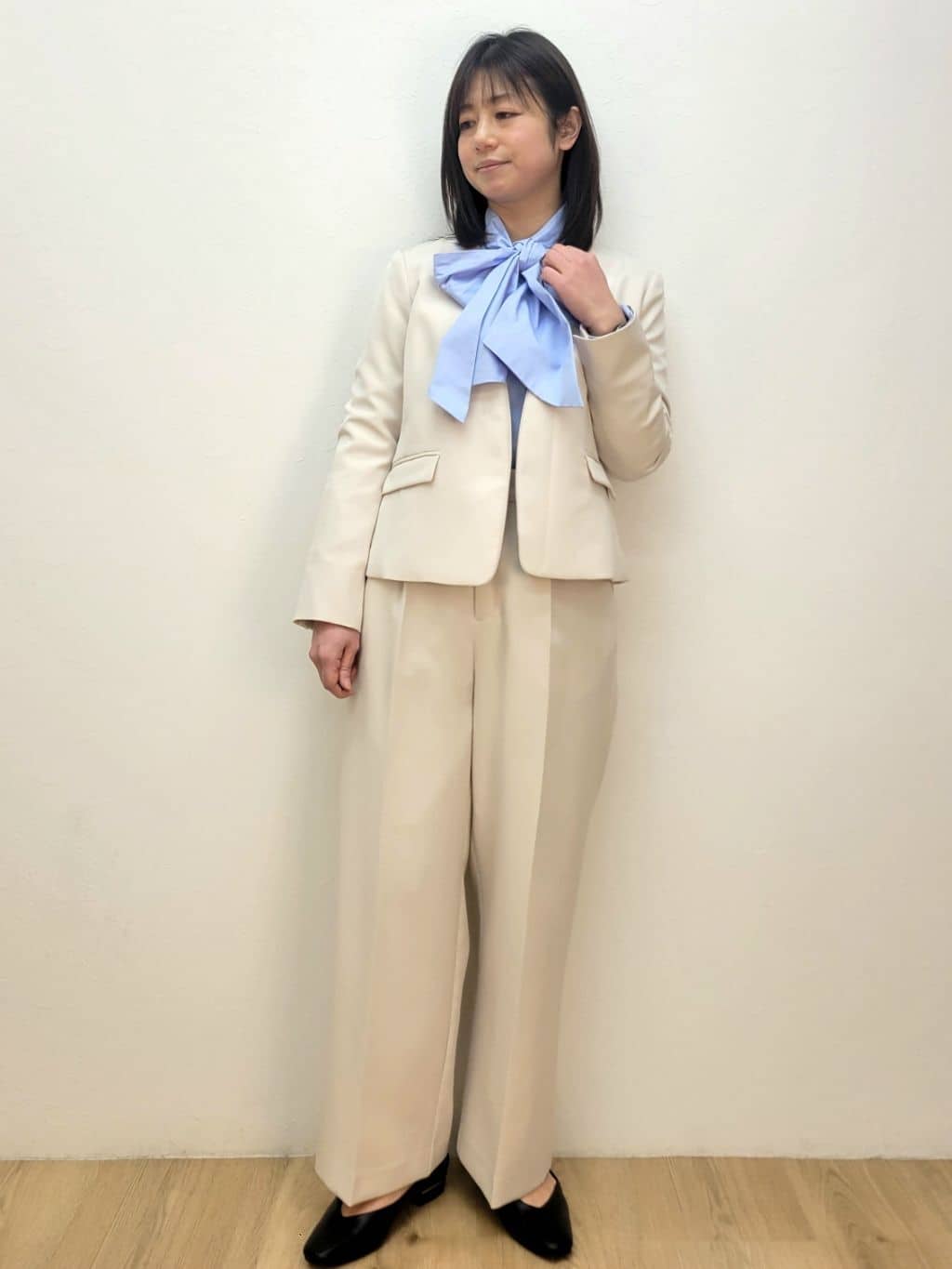 LISAさんの「OPAQUE.CLIP｜《通勤／セットアップ対応》 パイピングVネックジャケット【洗濯機OK】」を使ったコーディネート