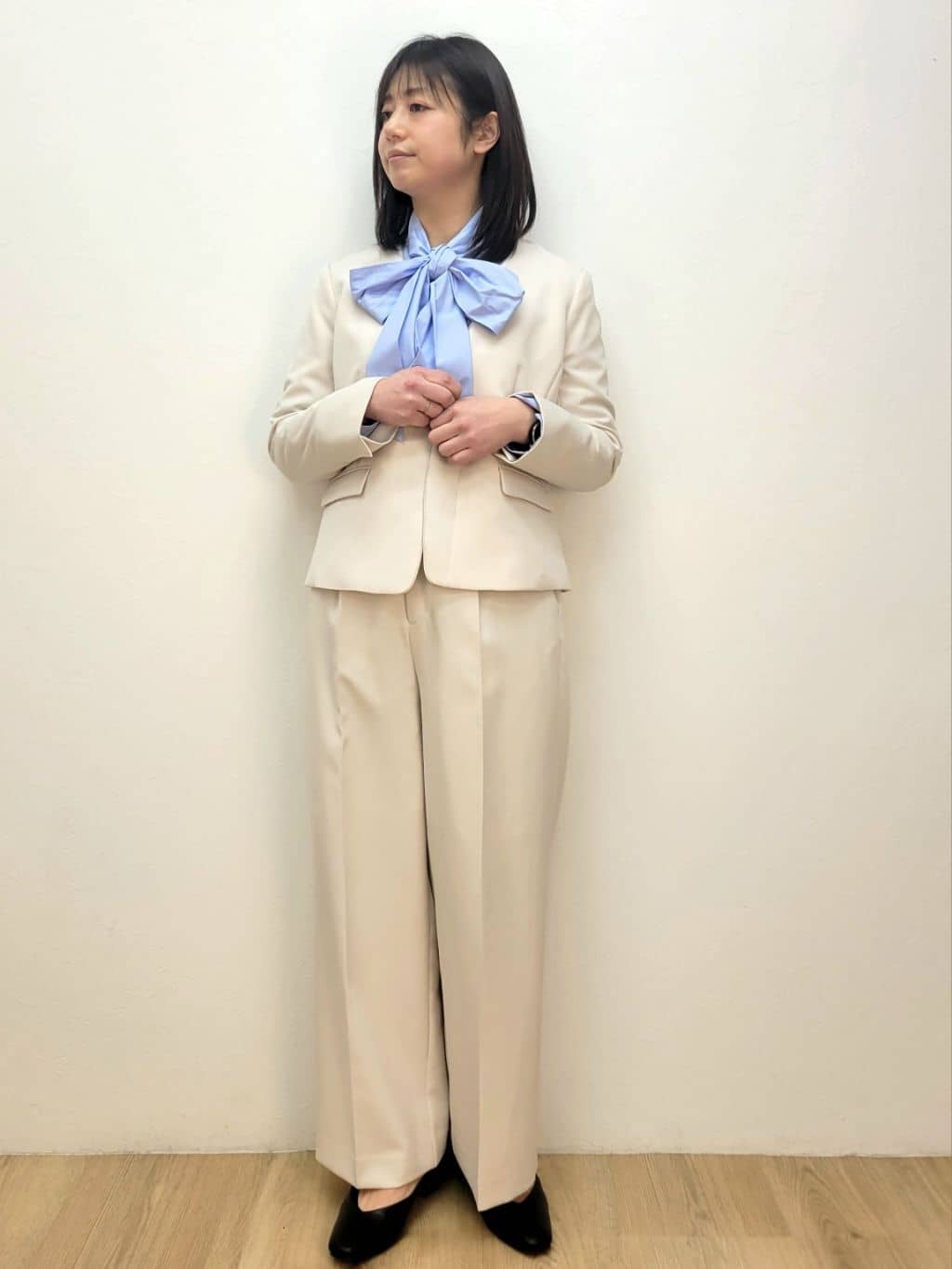 LISAさんの「OPAQUE.CLIP｜《通勤／セットアップ対応》 パイピングVネックジャケット【洗濯機OK】」を使ったコーディネート