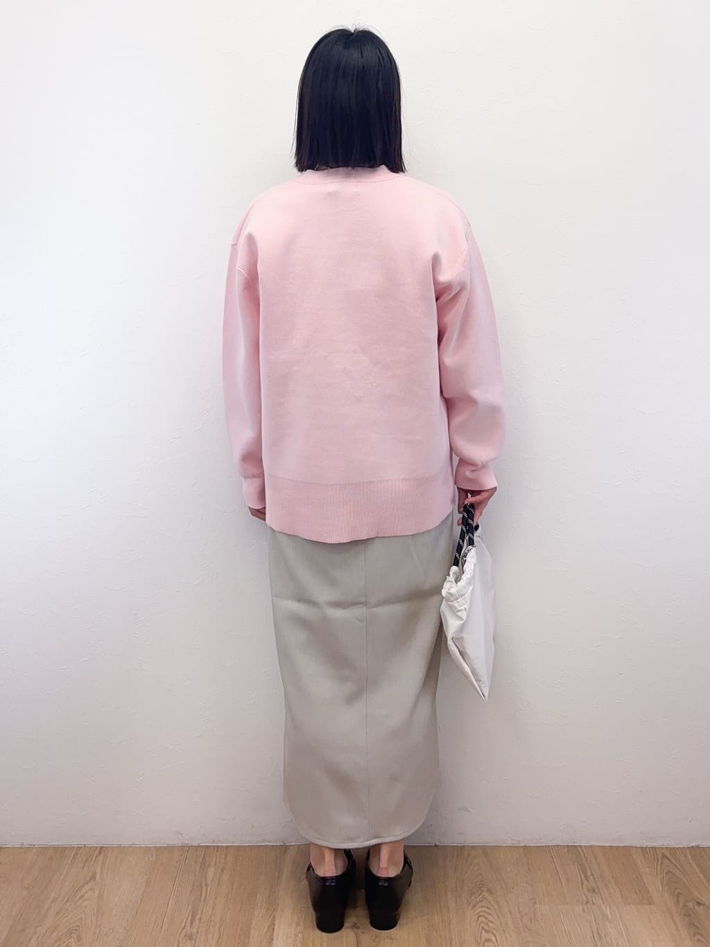 Takeさんの「OPAQUE.CLIP｜リラクシーロゴプリントTシャツ【洗濯機OK】」を使ったコーディネート