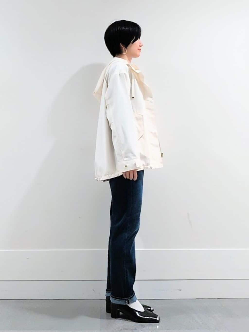 ミズタさんの「UNTITLED｜【7色展開/洗える/程よい透け感】ドライタッチVネックニット」を使ったコーディネート