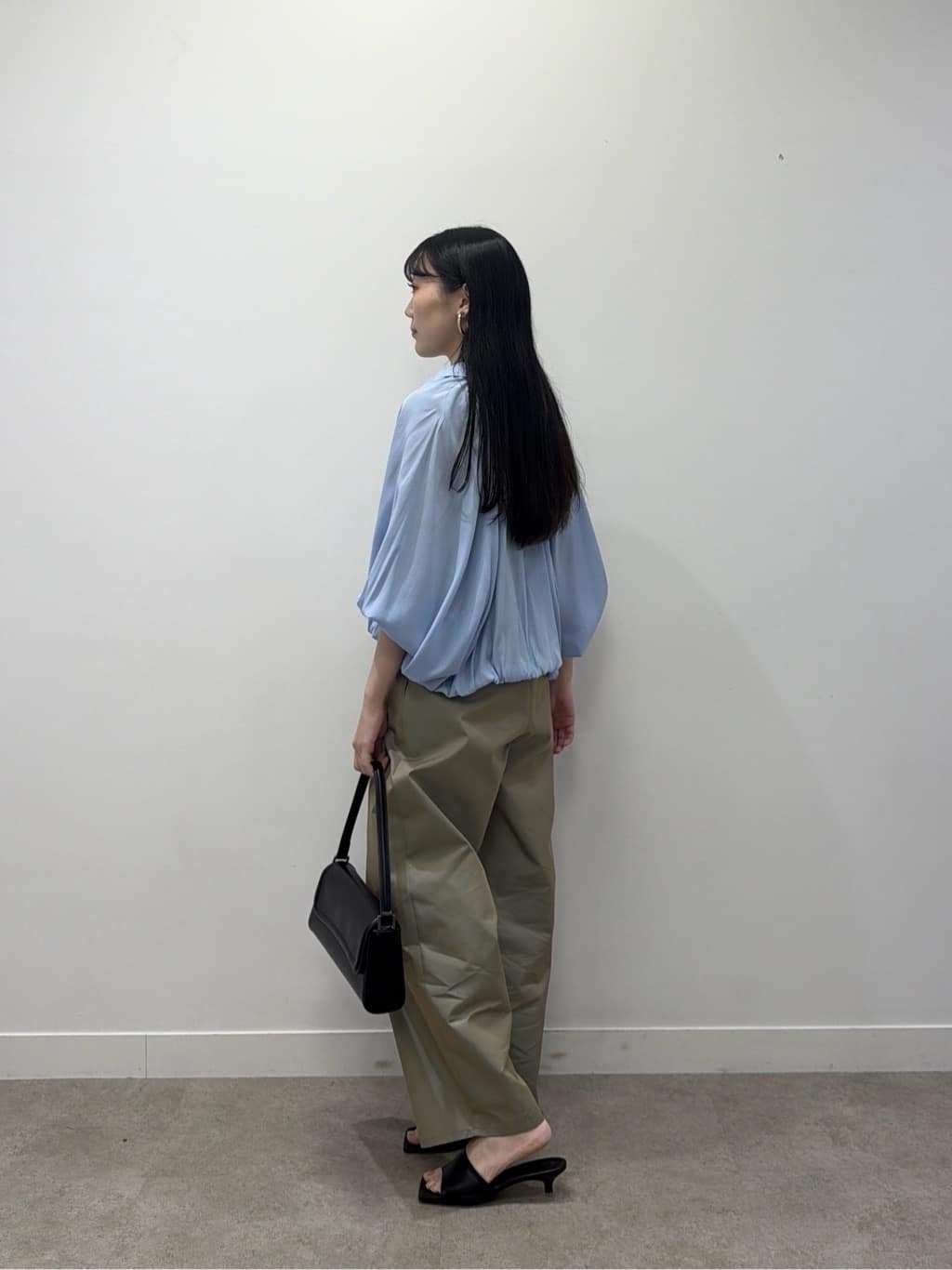 rinaさんの「INDIVI｜バルーンシアーブラウス【接触冷感】」を使ったコーディネート