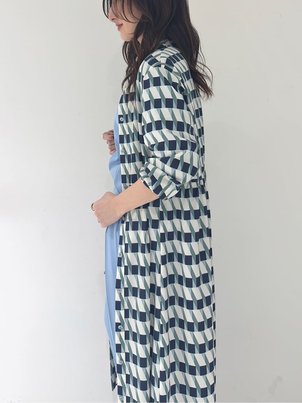 そんさんの「INDIVI｜【洗える／2WAY】ベルト付き ジオメトリック柄 シャツワンピース」を使ったコーディネート