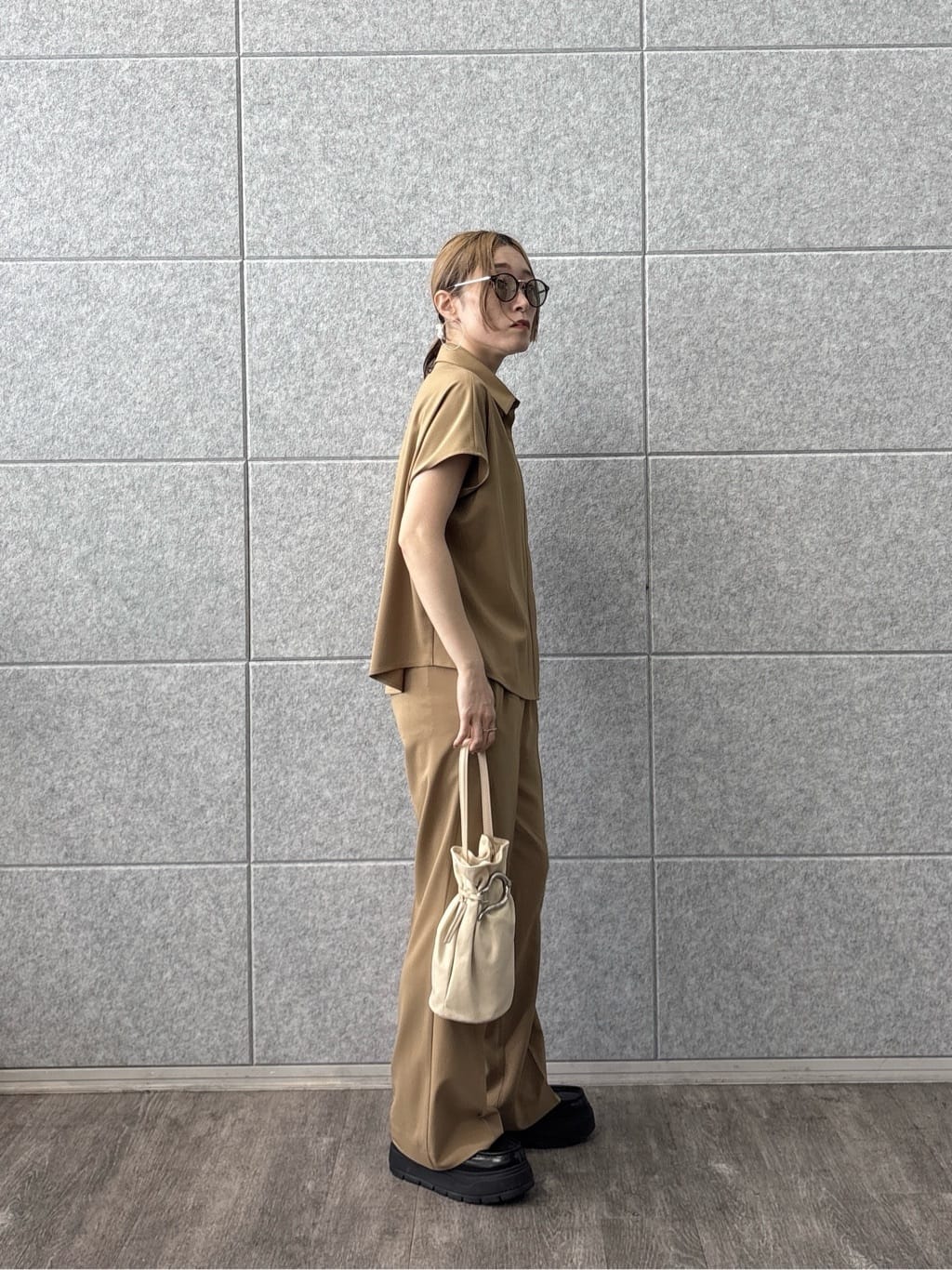kotakiさんの「INDIVI｜Comfy SET UP｜ストレートフレアパンツ【セットアップ対応／通勤／カセット服／接触冷感／UV」を使ったコーディネート