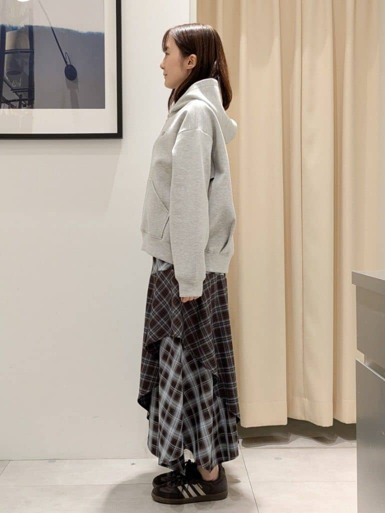 なめさんの「THE SHOP TK｜ダンボールジップパーカ」を使ったコーディネート