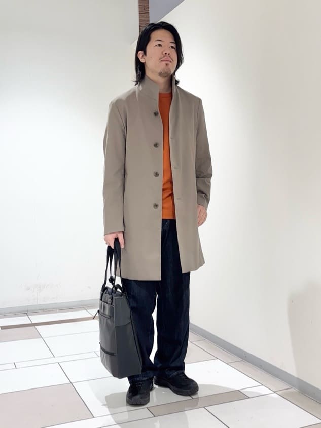 及川さんの「TAKEO KIKUCHI｜撥水ツイル スタンドカラー コート」を使ったコーディネート