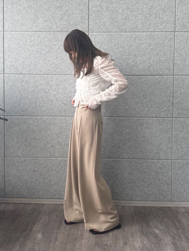designer yukaさんの「CODE A｜dobby ruffle blouse」を使ったコーディネート