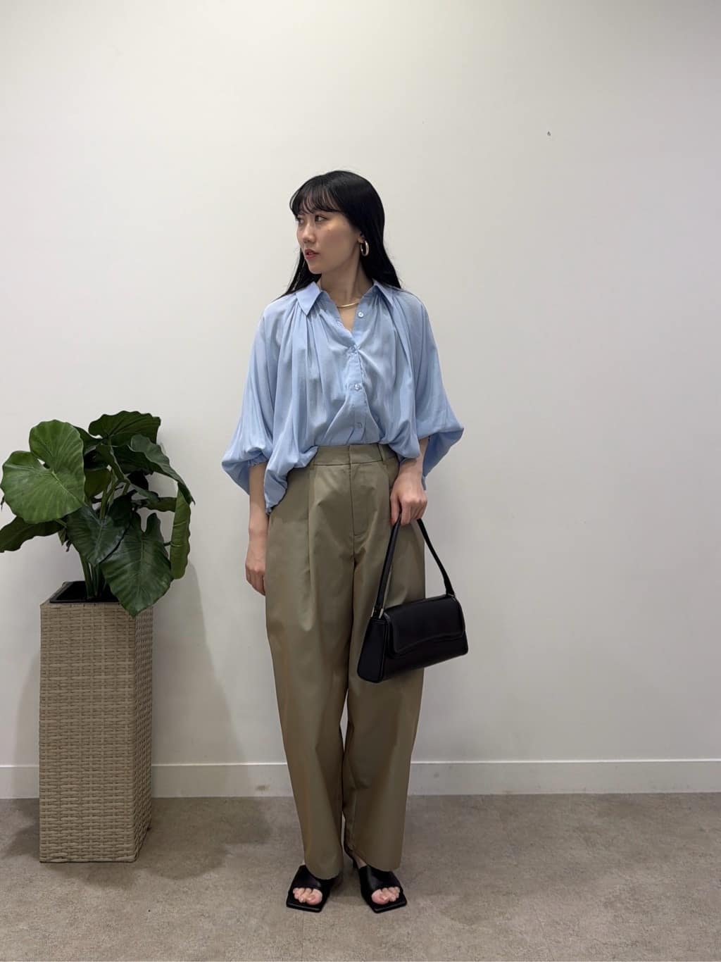 rinaさんの「INDIVI｜バルーンシアーブラウス【接触冷感】」を使ったコーディネート