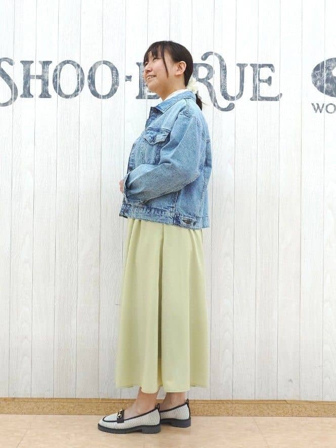 とろろさんの「SHOO･LA･RUE｜【SHOO・LA・RUE DENIM】羽織るだけでこなれる　オーバーサイズデニムジャケット」を使ったコーディネート