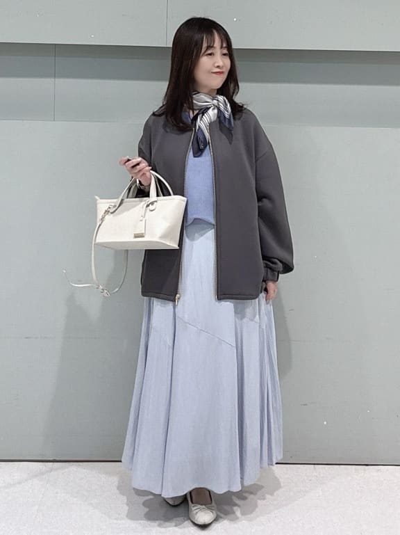 makiさんの「UNTITLED｜【7色展開/洗える/程よい透け感】ドライタッチVネックニット」を使ったコーディネート