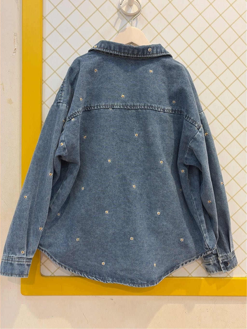 蒼さんの「SHOO･LA･RUE｜【100-150cm/選べる2柄】プリントアソート裾ラウンドロンT」を使ったコーディネート