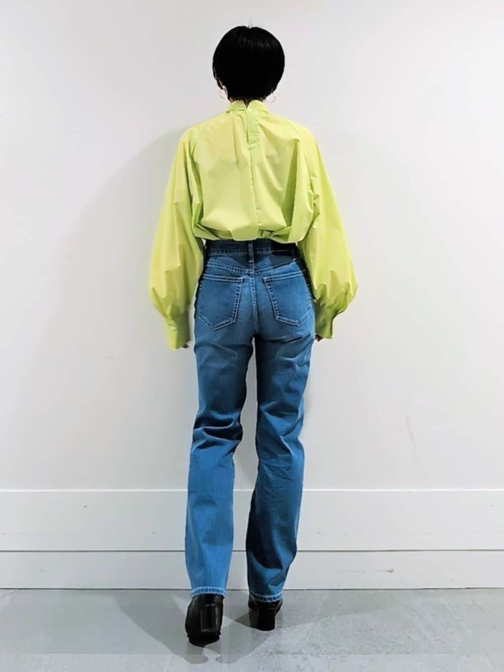 ミズタさんの「UNTITLED｜【洗える/オンオフ使える】タイプライタースタンドネックブラウス」を使ったコーディネート