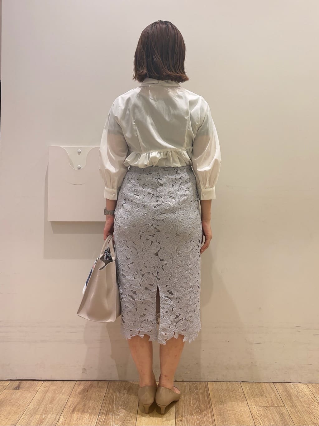 YUKOさんの「index｜ペプラムブラウス／ボウタイ取り外し可【洗濯機OK／イージーアイロン／防シワ】《XS～LL／8col》」を使ったコーディネート