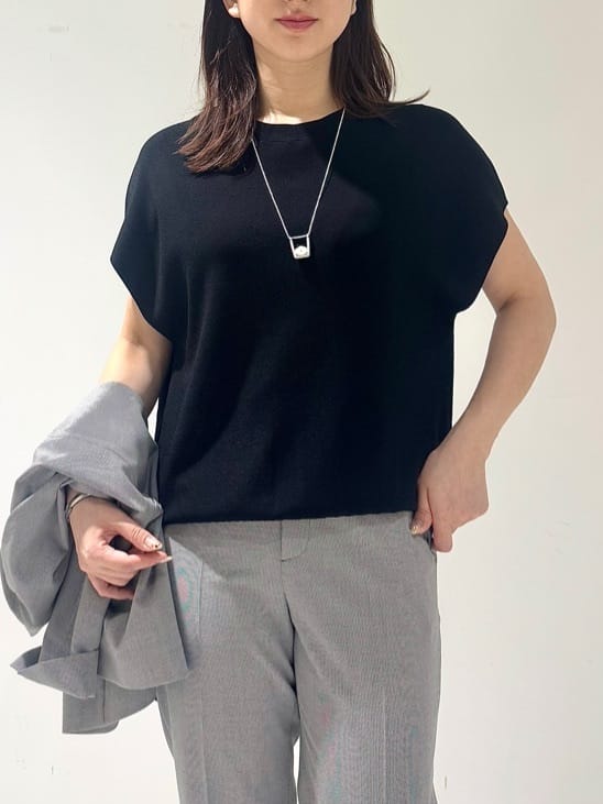 そんさんの「INDIVI｜スクエアトップロングネックレス」を使ったコーディネート