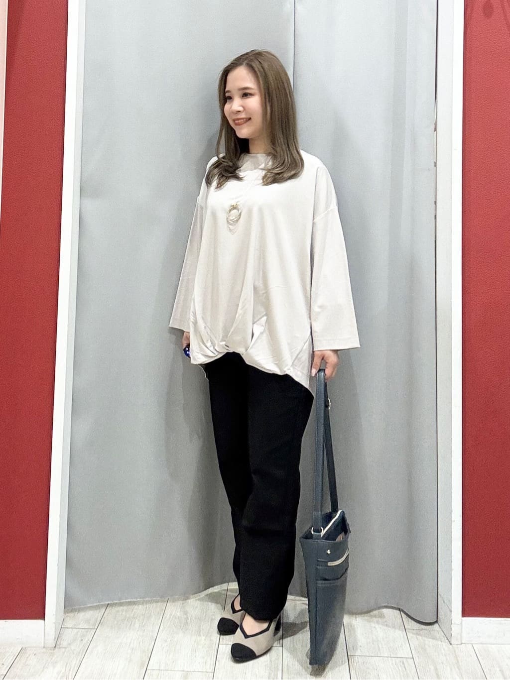 shioさんの「SHOO･LA･RUE｜【UV/体型カバー】とろみフロントタック7分袖ゆるトップス」を使ったコーディネート