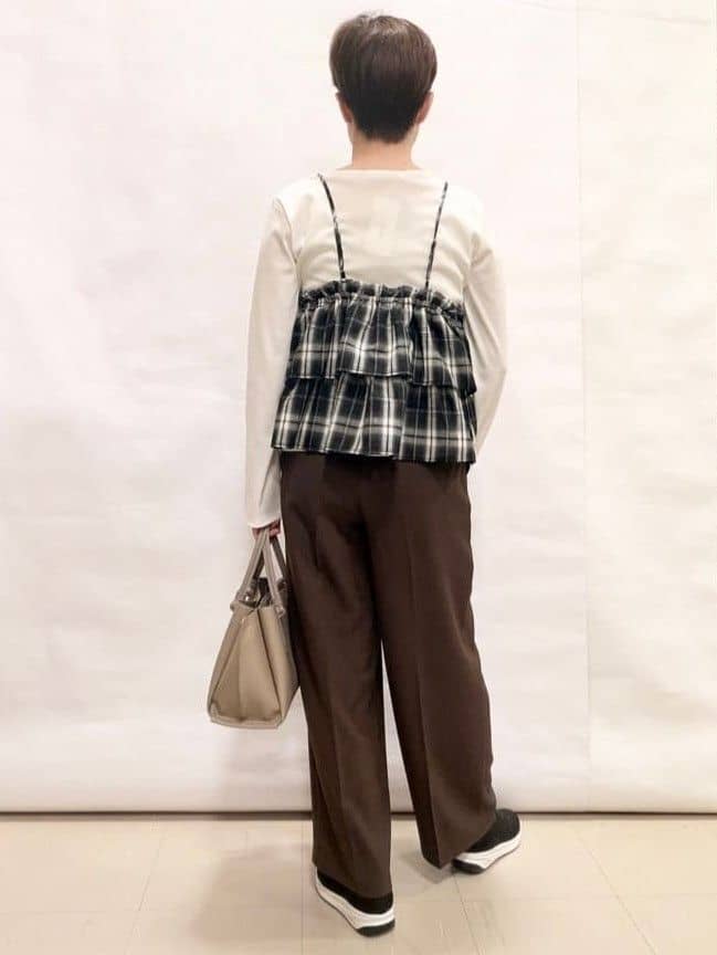 なっちゃんさんの「SHOO･LA･RUE｜【2点セット】チェック柄フリルキャミビスチェ&times;テレコロンT」を使ったコーディネート