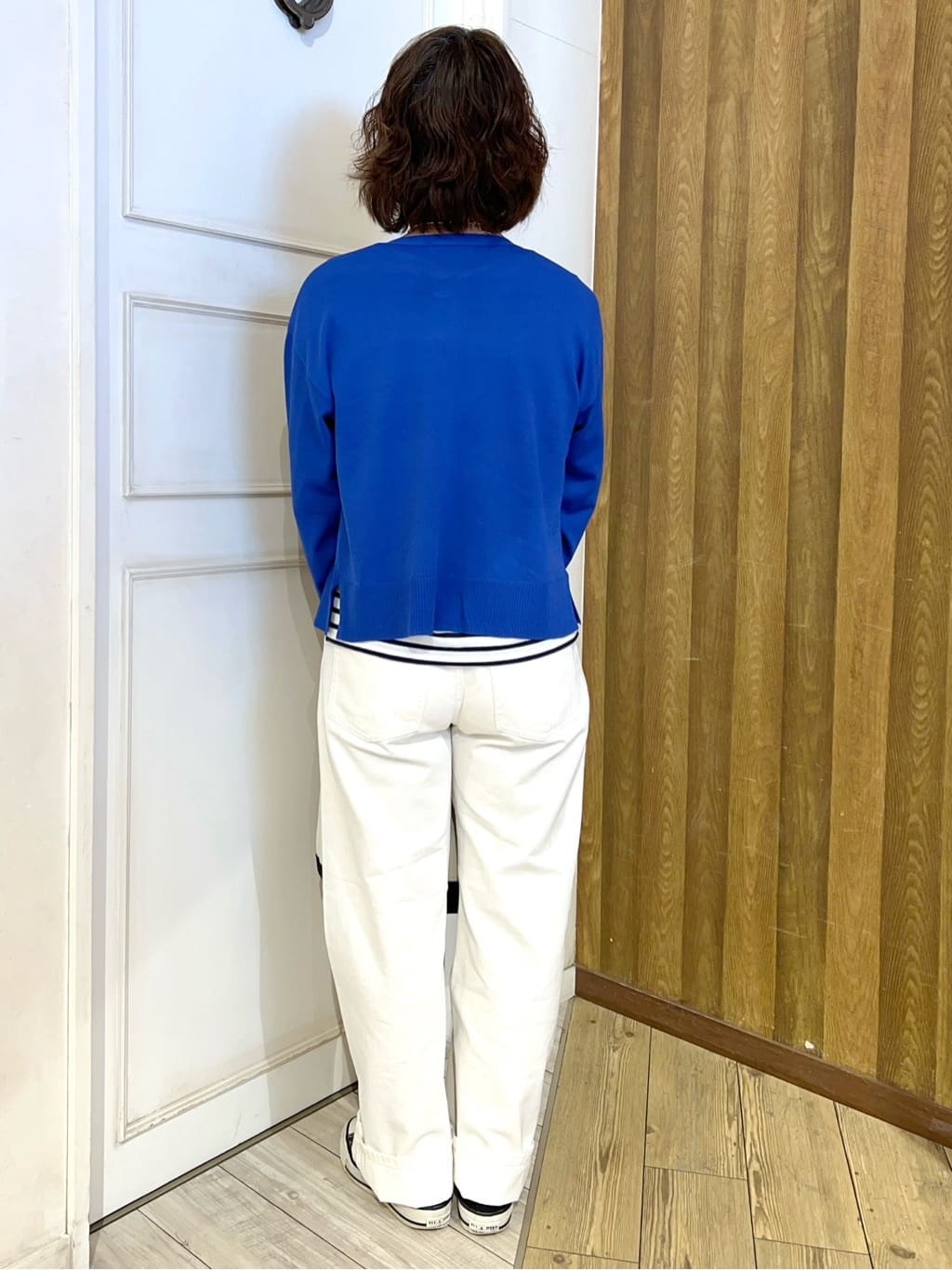 yuriyuriさんの「SHOO･LA･RUE｜【洗濯機可/UV】さらっとしたタッチが心地よい ショート丈 Vネックカーディガン」を使ったコーディネート
