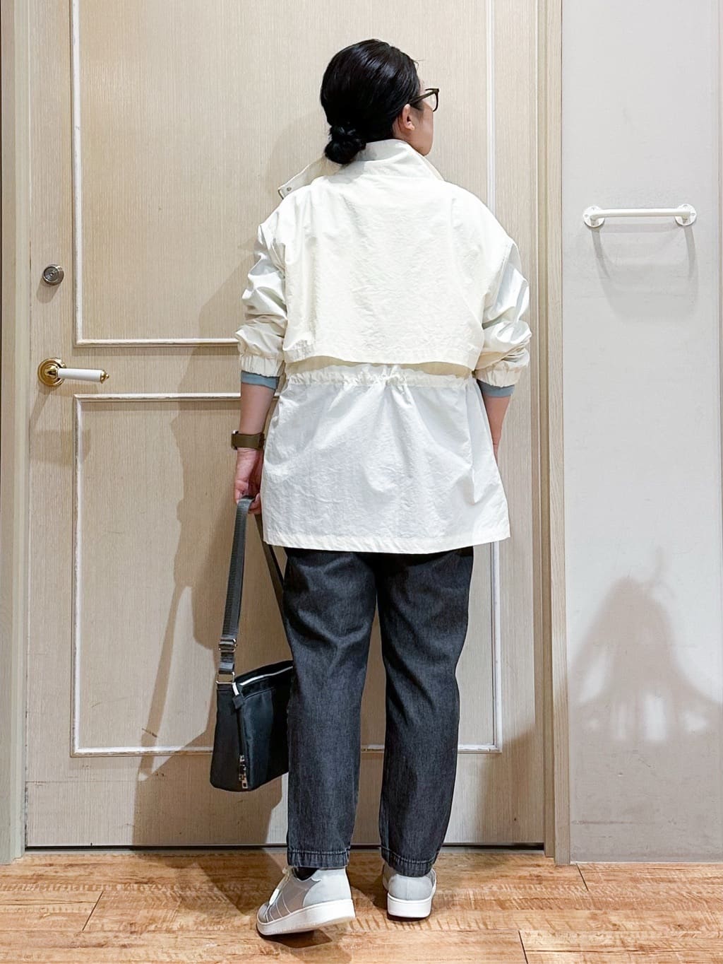 umeさんの「SHOO･LA･RUE｜【防花粉/S-LL】ウエストマークですっきり見え　軽やかスタンドブルゾン」を使ったコーディネート