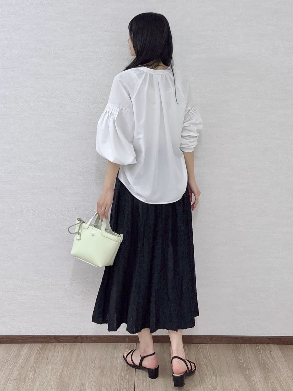 sachikoさんの「OPAQUE.CLIP｜スキッパーボリュームスリーブブラウス【洗濯機OK】」を使ったコーディネート