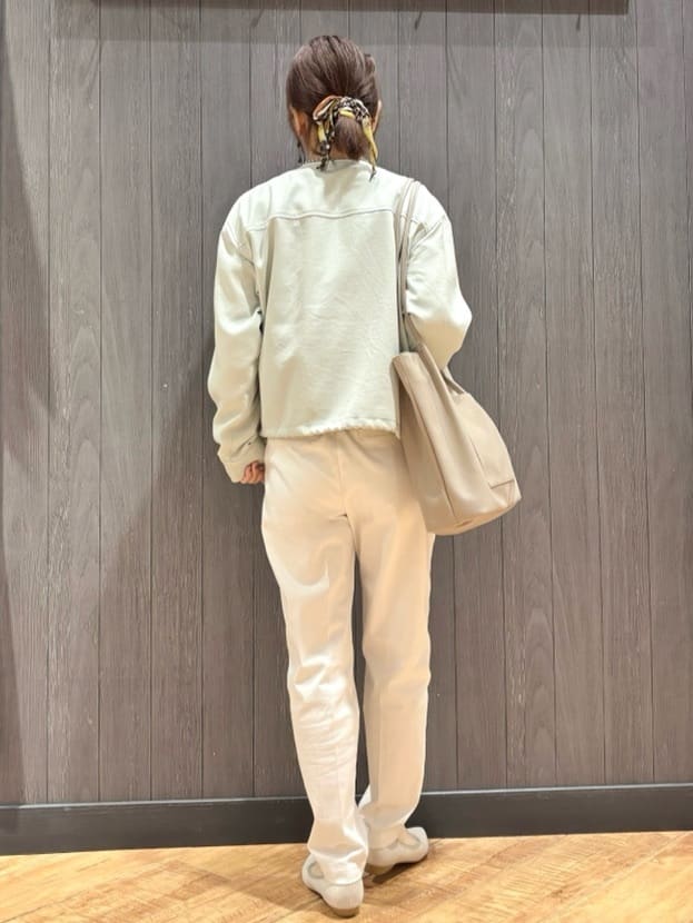 meiさんの「SHOO･LA･RUE｜【S-LL】サッと羽織れてきれい見え　フラップポケット ノーカラーブルゾン」を使ったコーディネート