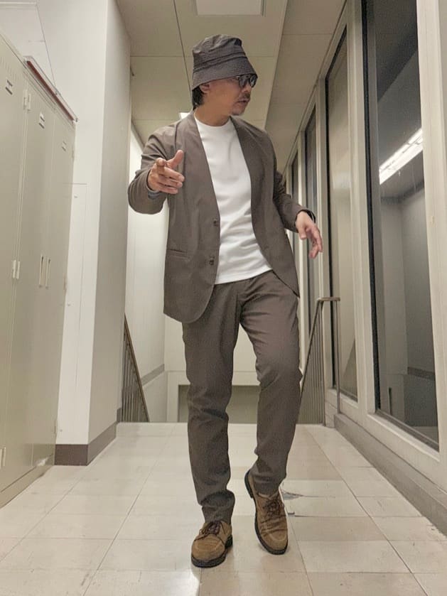 MAKOTO AIさんの「TAKEO KIKUCHI｜【ON／OFF兼用】CARREMANファブリック ノーカラージャケット」を使ったコーディネート