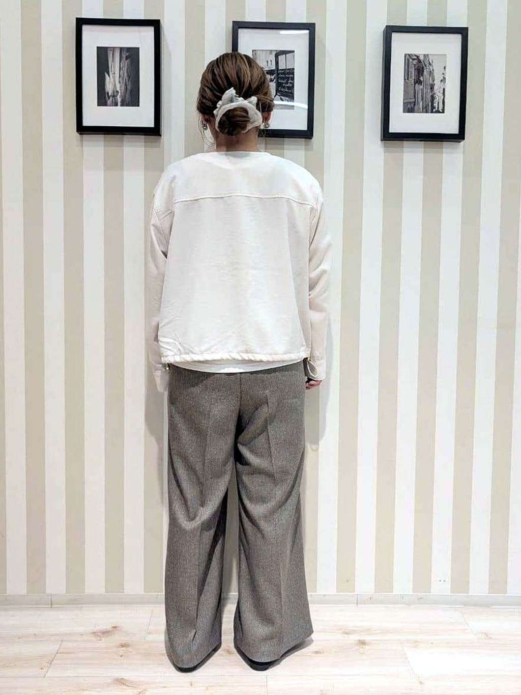 otaさんの「SHOO･LA･RUE｜【UV/抗菌防臭/洗濯機可】小さめロゴの大人スムースロンT」を使ったコーディネート