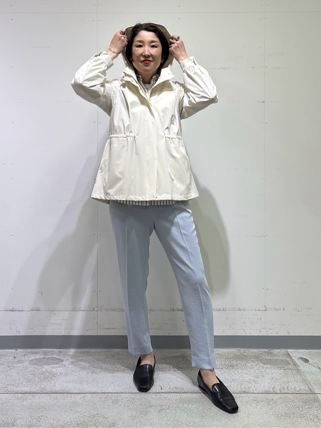 yuriさんの「INDIVI｜【洗える／UVケア／SETUP可】着る日傘テーパードパンツ」を使ったコーディネート