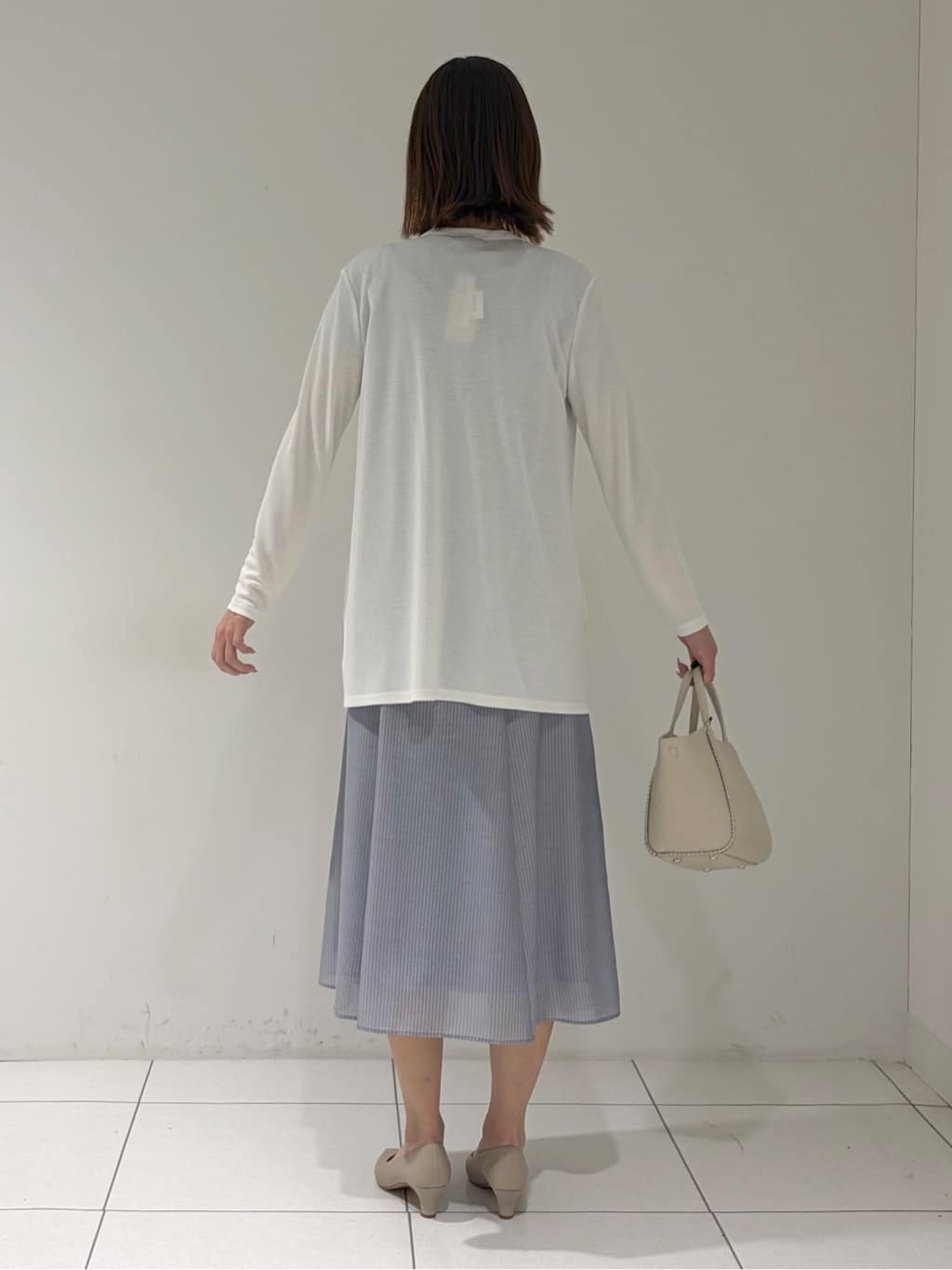 shioriさんの「INDIVI｜【UVケア】着流しミドル丈カーディガンジャージ」を使ったコーディネート