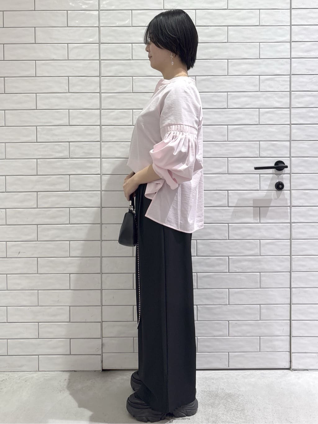 ayumiさんの「OPAQUE.CLIP｜スキッパーボリュームスリーブブラウス【洗濯機OK】」を使ったコーディネート