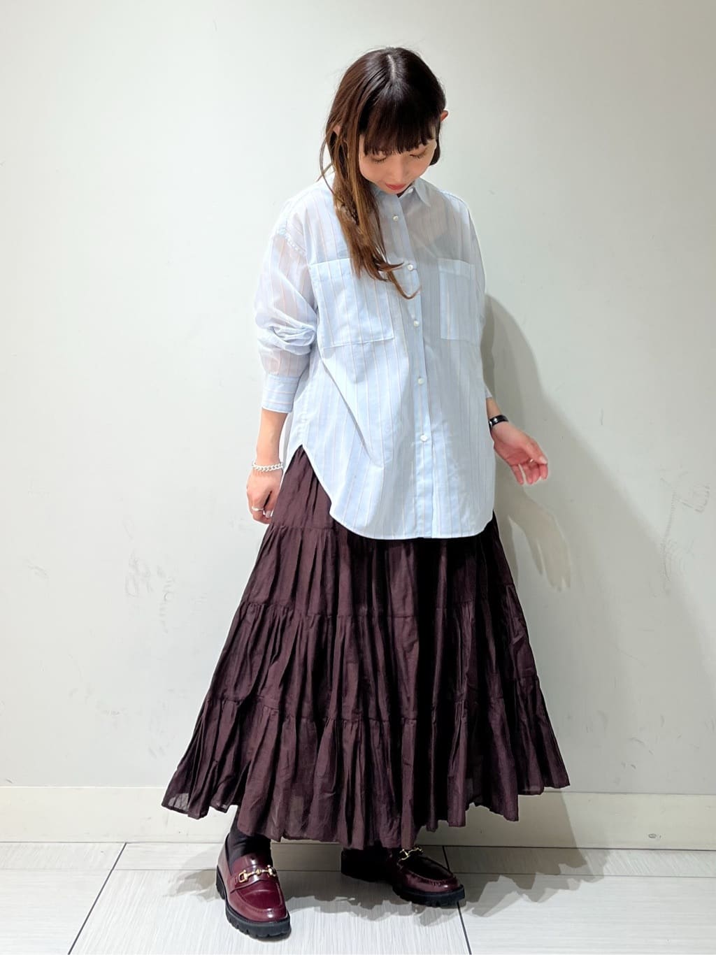 じゅんさんの「DRESSTERIOR｜シアー ストライプシャツ」を使ったコーディネート