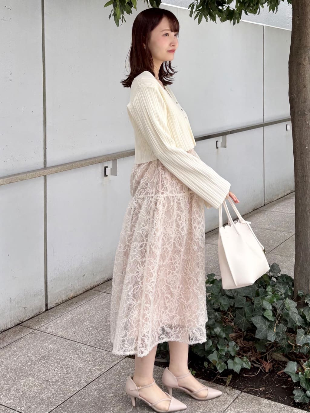 みさかさんの「index｜シェル&times;エッジメタルしずくピアス」を使ったコーディネート