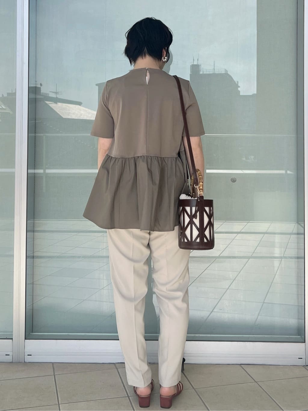 yo-koさんの「OPAQUE.CLIP｜ペプラムドッキングカットソー【洗濯機OK】」を使ったコーディネート