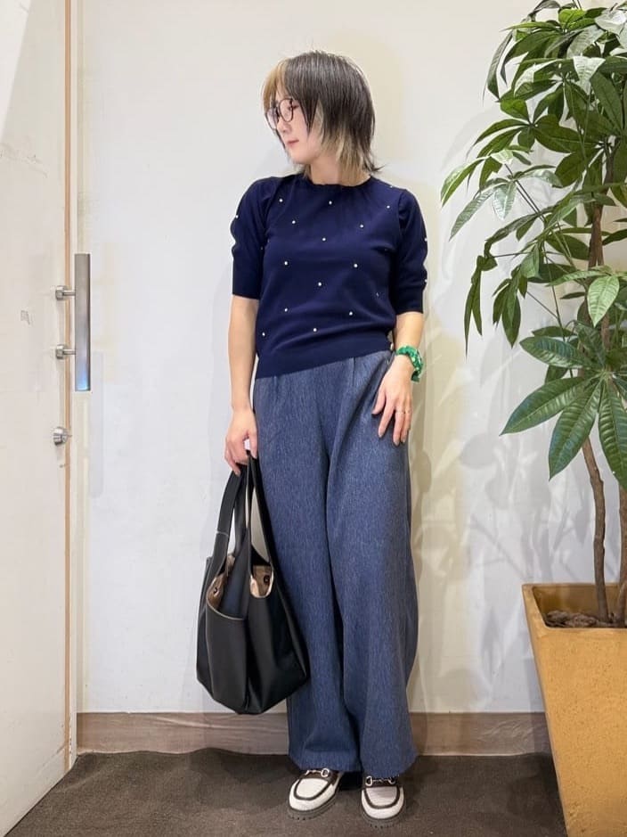 misakiさんの「SHOO･LA･RUE｜【S-LL/二の腕カバー】品よく隠せる ドット刺繍5分袖ニット」を使ったコーディネート