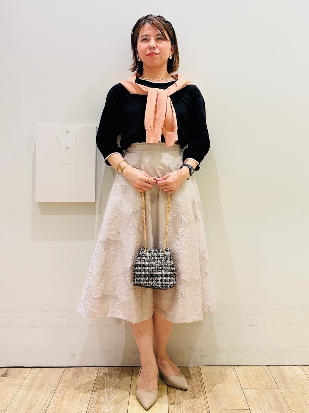 YUKOさんの「index｜ボクシークルーネックカーディガン【洗濯機OK】《5col》」を使ったコーディネート