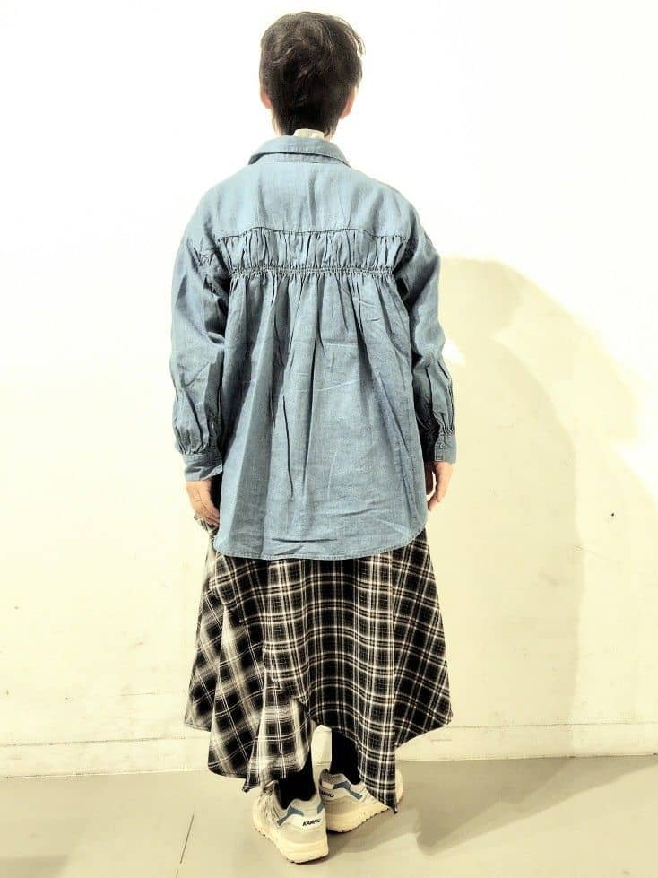 kodamaさんの「THE SHOP TK｜【後ろ姿もサマになる】バックシャーリングシャツ」を使ったコーディネート