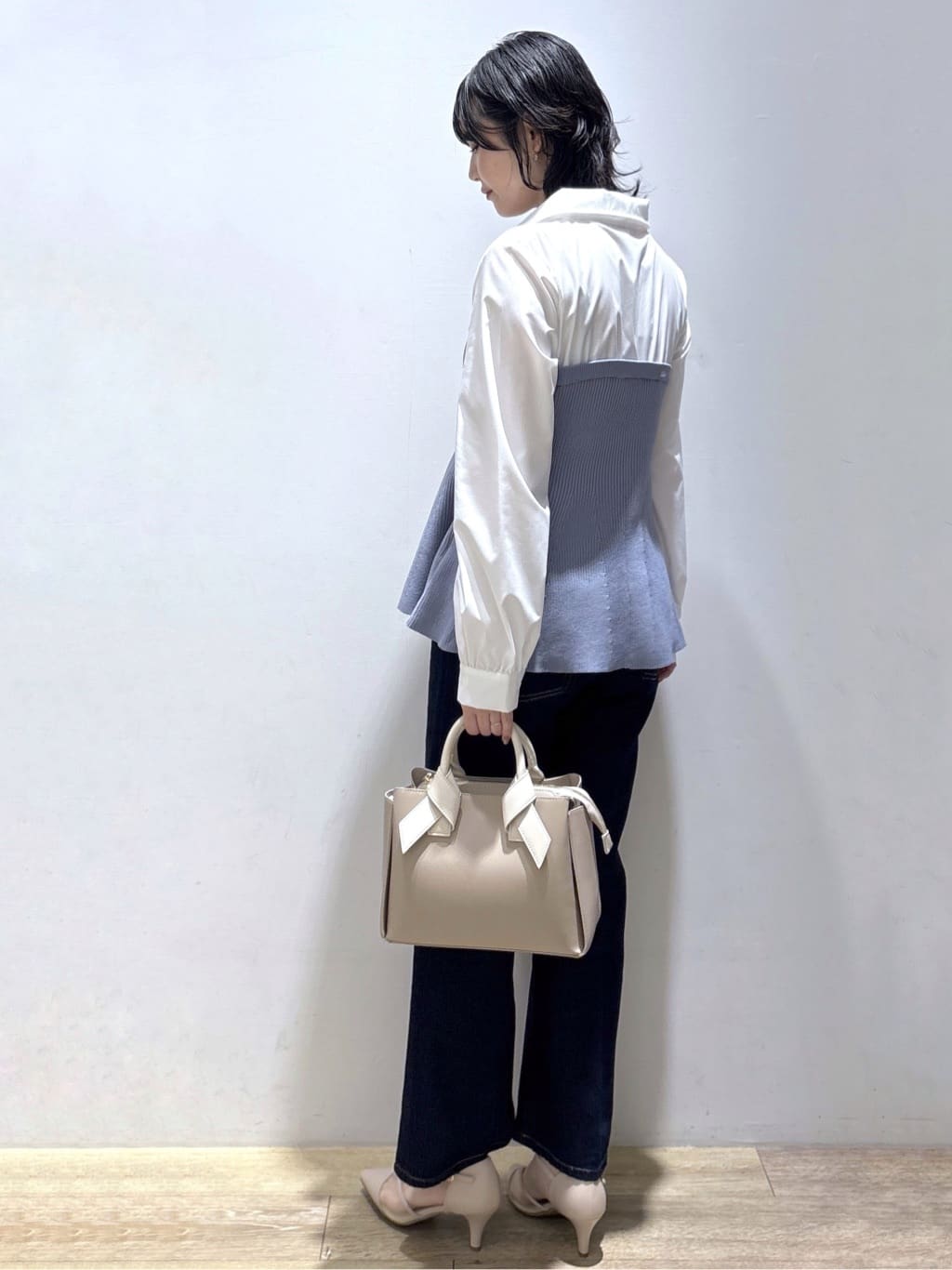 mizukiさんの「index｜シャツドッキングペプラムニット【洗濯機OK】」を使ったコーディネート