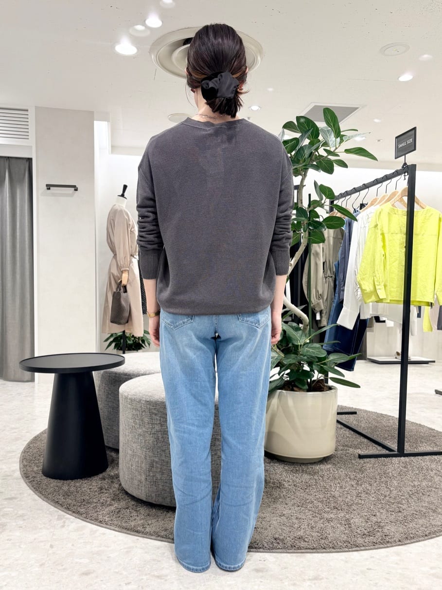 サオリさんの「UNTITLED｜【7色展開/洗える/程よい透け感】ドライタッチVネックニット」を使ったコーディネート
