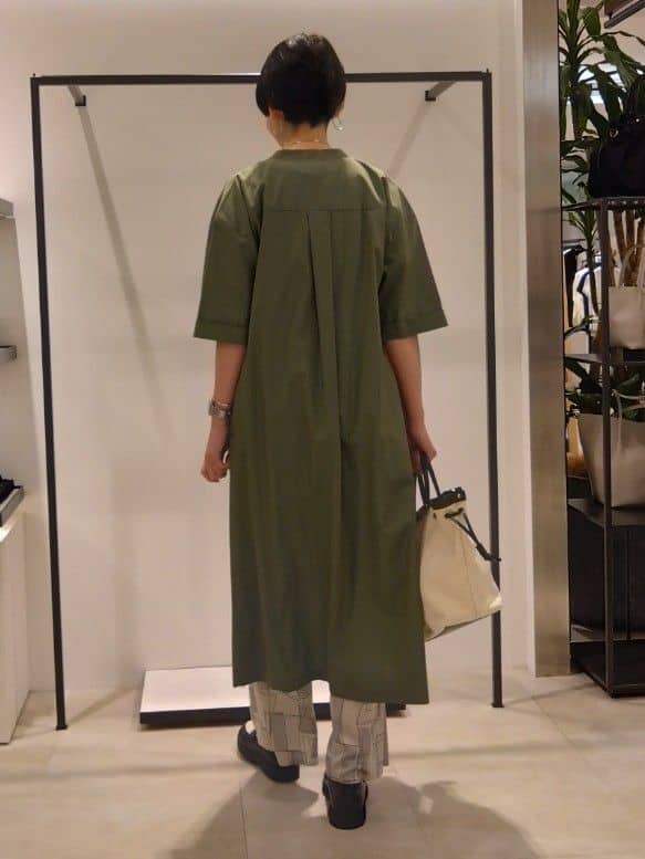 まちこさんの「UNTITLED｜◆【洗える/前開きボタン】シャンブレーシャツワンピース」を使ったコーディネート
