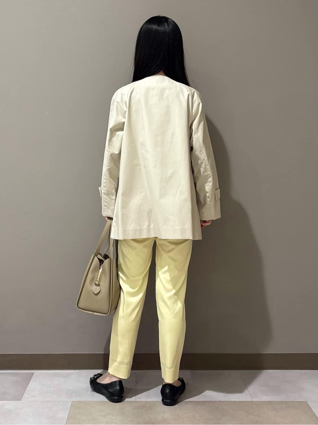 KEIKOさんの「INDIVI｜【撥水/軽量】ミドル丈 ミニマルトレンチコート」を使ったコーディネート