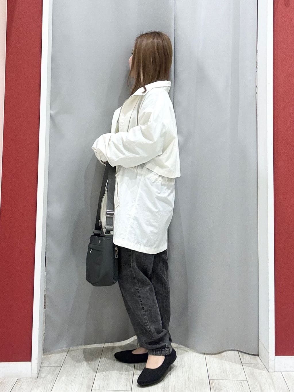 shioさんの「SHOO･LA･RUE｜【洗濯機可/7分袖】インせず着られる 透かし編み柄が上品な レース切替シャツ」を使ったコーディネート