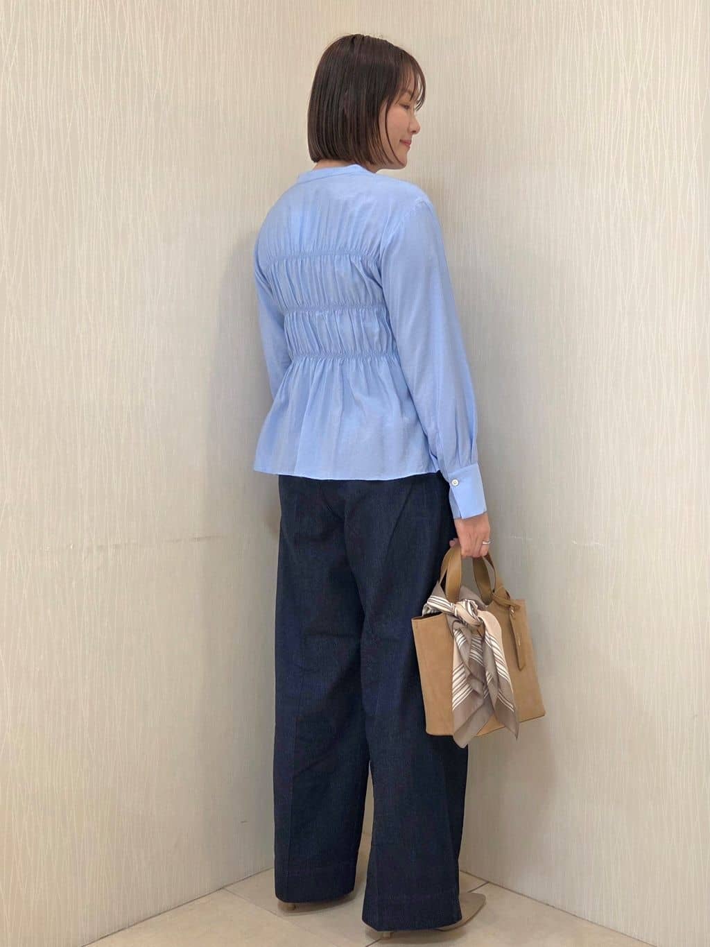 naokoさんの「UNTITLED｜【着映え/洗える】リラックスシャーリングブラウス」を使ったコーディネート