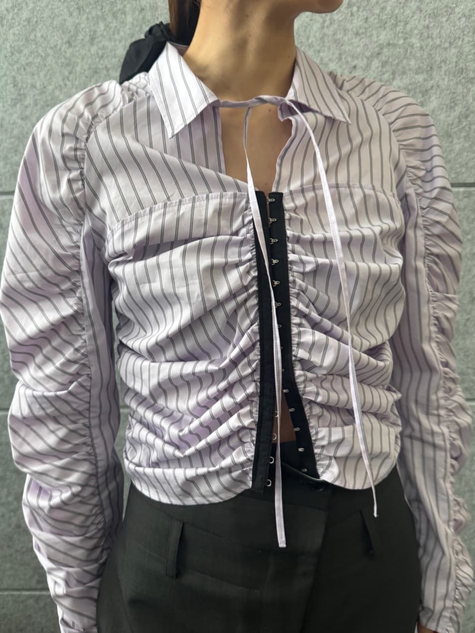 designer yukaさんの「CODE A｜stripe gather shirt」を使ったコーディネート