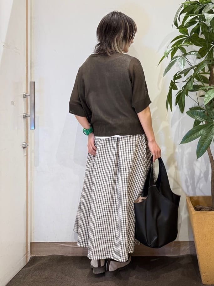 misakiさんの「SHOO･LA･RUE｜【2点セット/洗濯機可/S-LL】透かし編みで涼やか 大人のドルマンニット」を使ったコーディネート