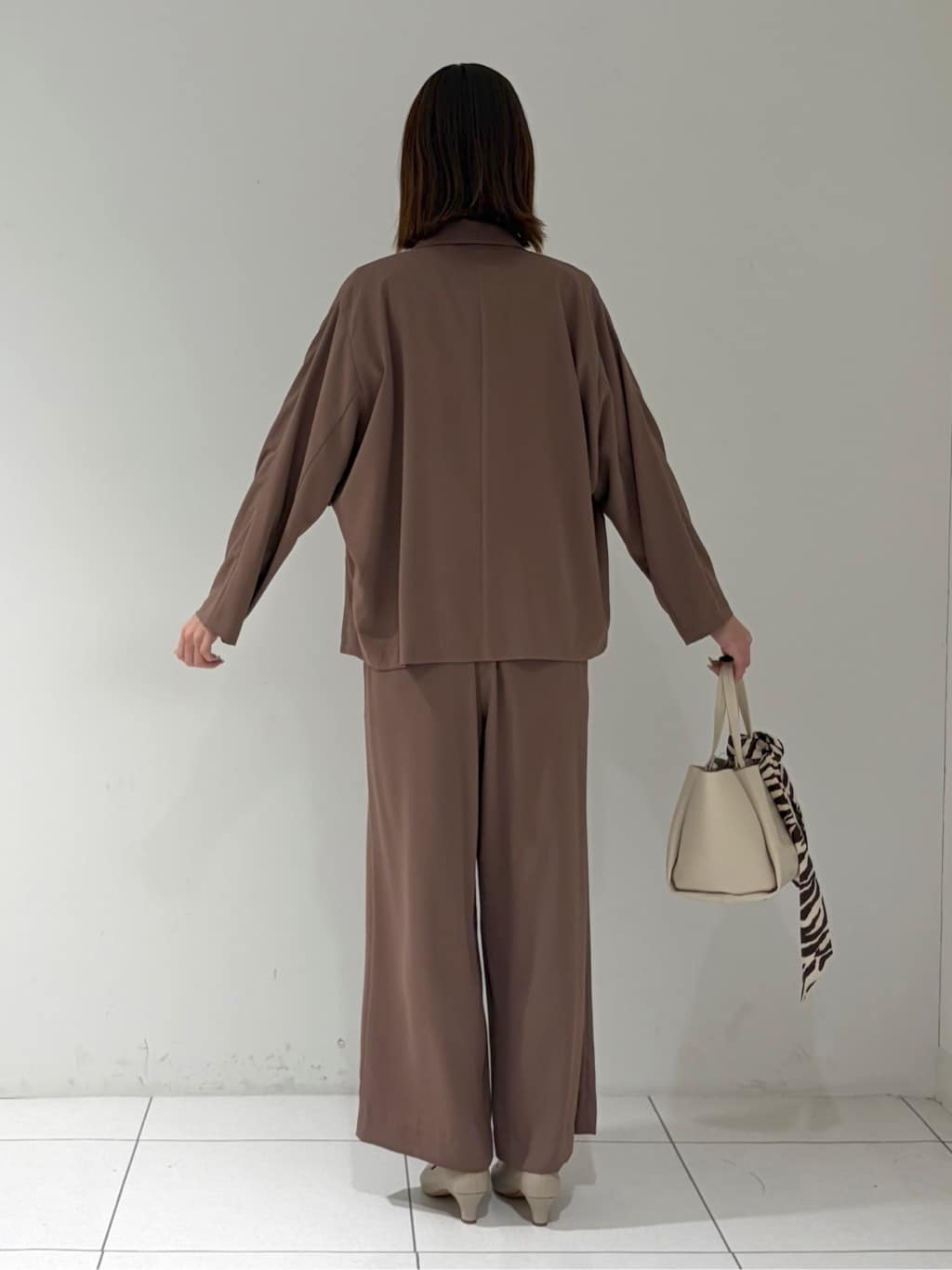 shioriさんの「INDIVI｜【接触冷感／透湿／着る日傘】ドルマンダブルジャケット」を使ったコーディネート