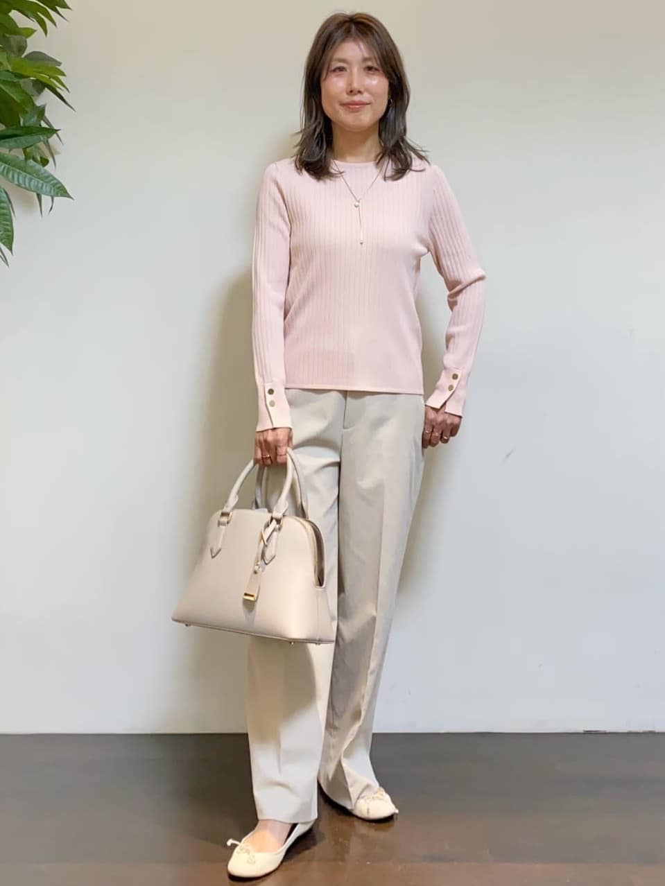 tomoさんの「UNTITLED｜◆【アンサンブル可/洗える】クルーネックニットカーディガン」を使ったコーディネート