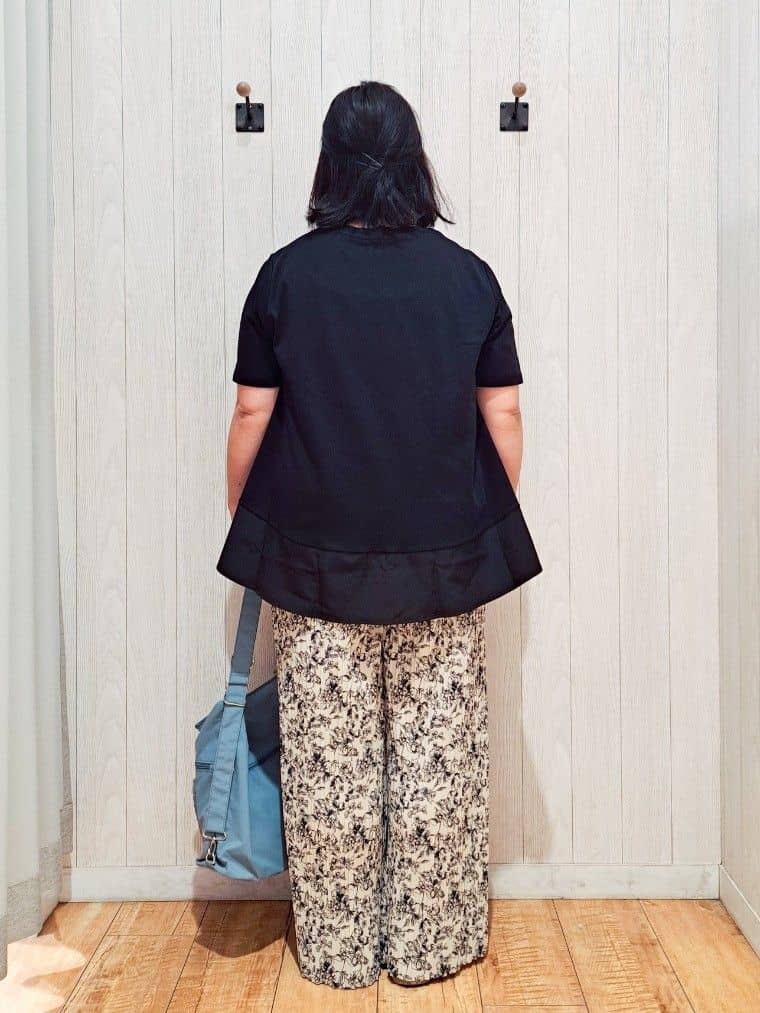 kotomiさんの「SHOO･LA･RUE｜【UV/抗菌防臭/洗濯機可】体型カバーも叶う 裾切り替えAライントップス」を使ったコーディネート