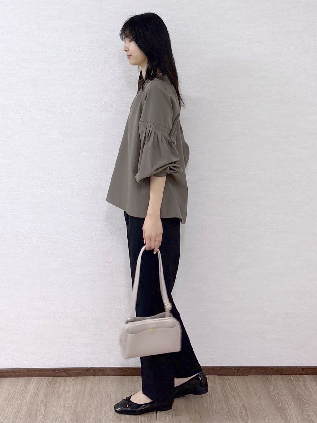 sachikoさんの「OPAQUE.CLIP｜スキッパーボリュームスリーブブラウス【洗濯機OK】」を使ったコーディネート