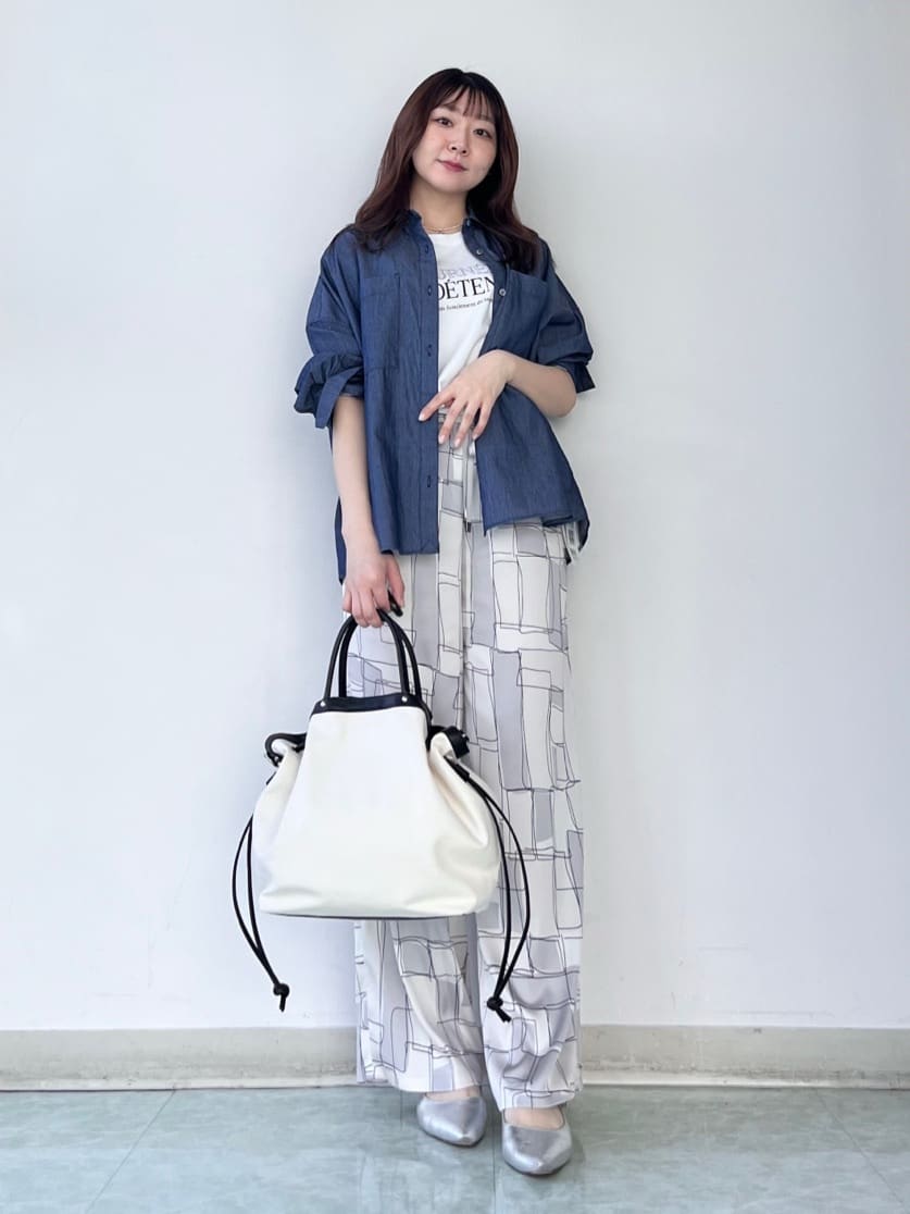 KAHOさんの「UNTITLED｜◆【コットン100%/洗える】エアリーデニムシャツ」を使ったコーディネート